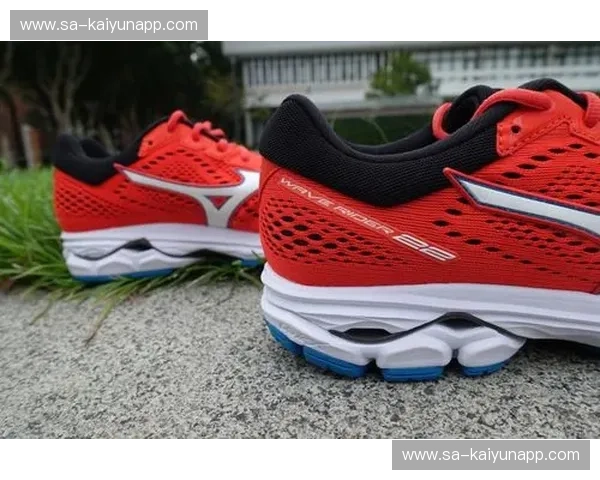 体坛经典瞬间：一双鞋带来的专注与传承